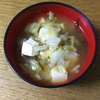 豆腐とキャベツと塩昆布のお味噌汁